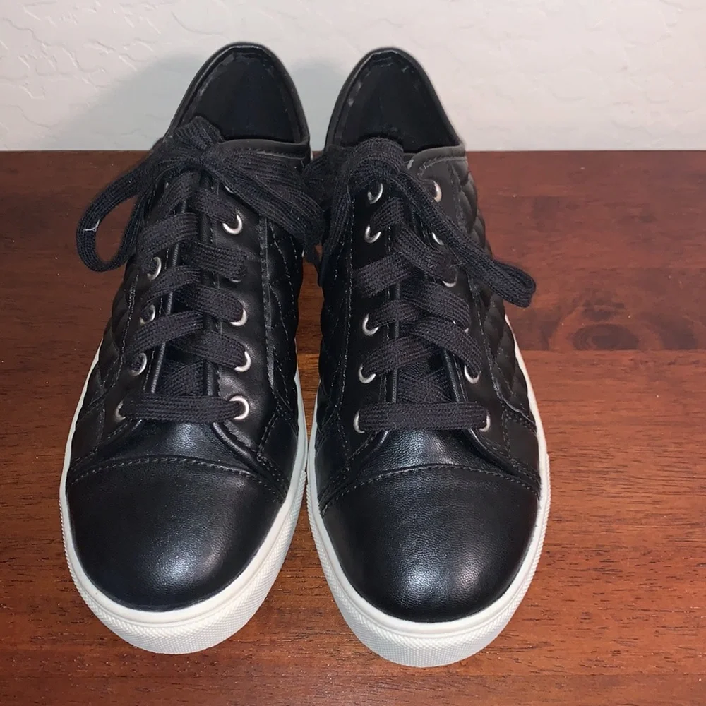 MADDEN GIRL BRAND NEW SIZE 8 SUPER CUTE LEATHER ATHLETIC SHOES - Picture 2 of 10